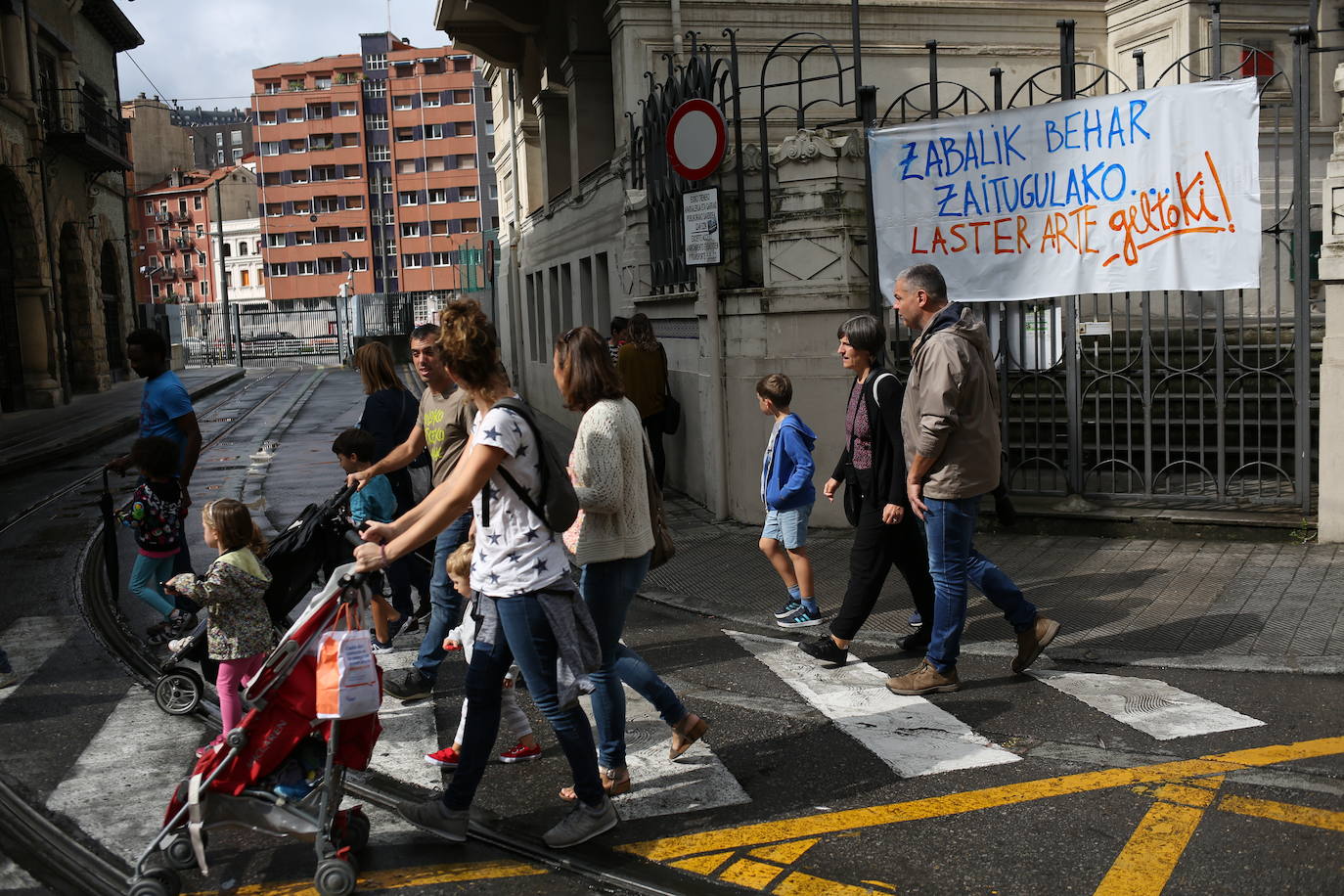 Fotos: La protesta de los vecinos en Atxuri