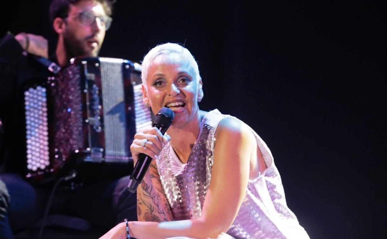 Marisa dos Reis Nunes dominó al público del Getxo Folk