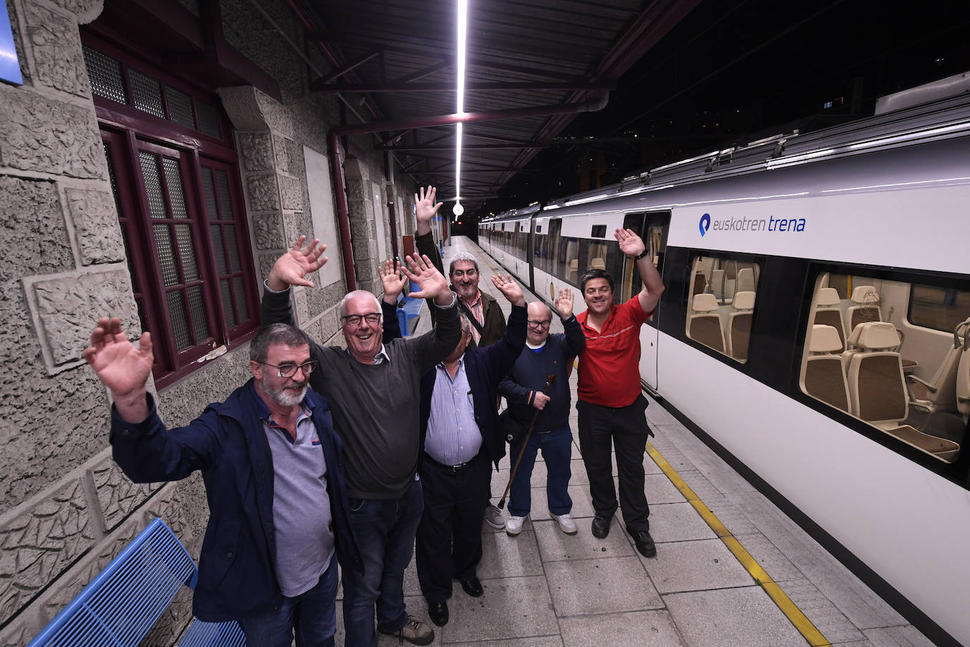 Fotos: El último tren en la estación de Atxuri