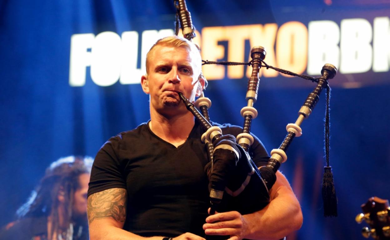 El fornido gaitero Martin Gillespie. 