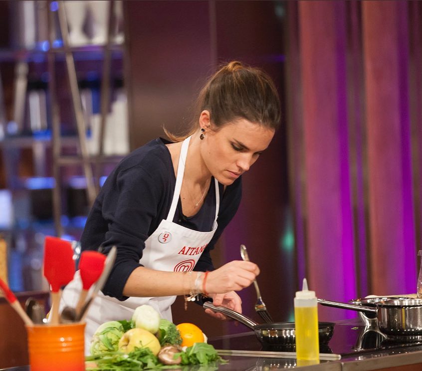 Aitana, la cuarta finalista de la última edición MasterChef España, ha asistido al enlace de una de sus compañeras de 'reality' con un look en tonos pastel cuidado al detalle