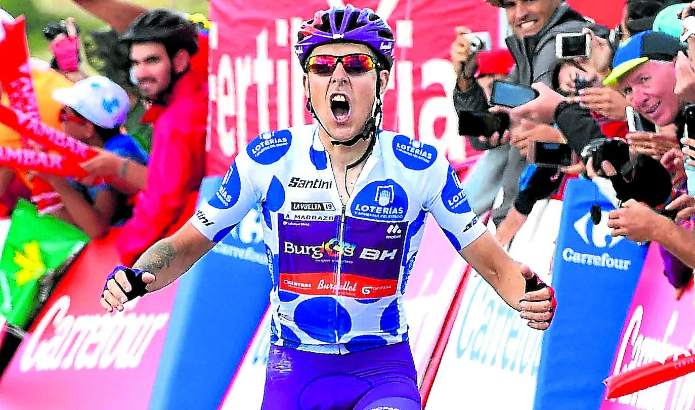 Madrazo celebra eufórico su victoria en la Vuelta a España. 