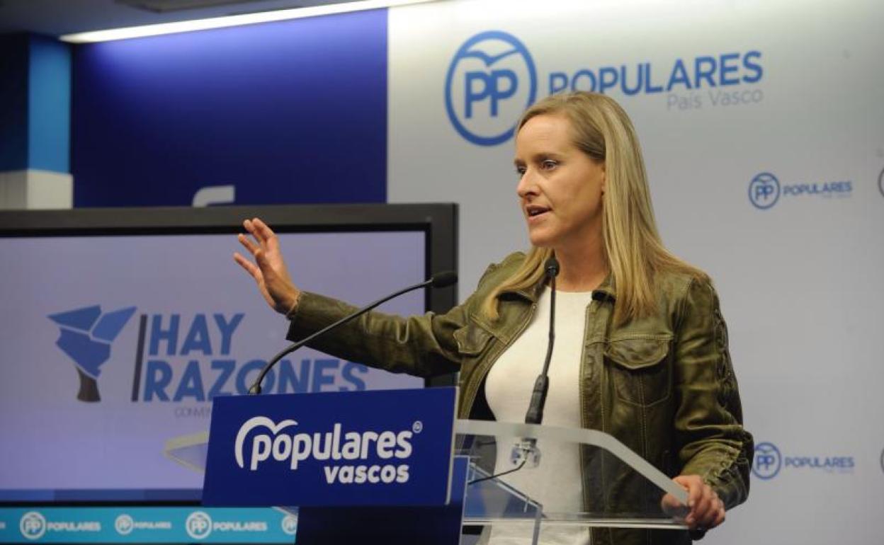 La 'número dos' del PP vasco, Amaya Fernández, durante la comparecencia de prensa.