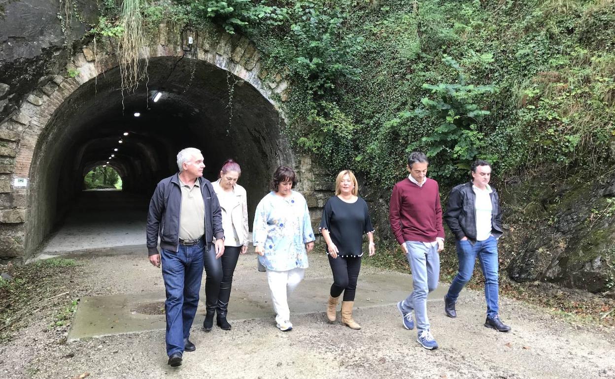 Roberto Galíndez, Irantzu Ibarrondo, Maite Etxebarria, Raquel Larruskain, Borja Liaño y Iosu Udaeta. 