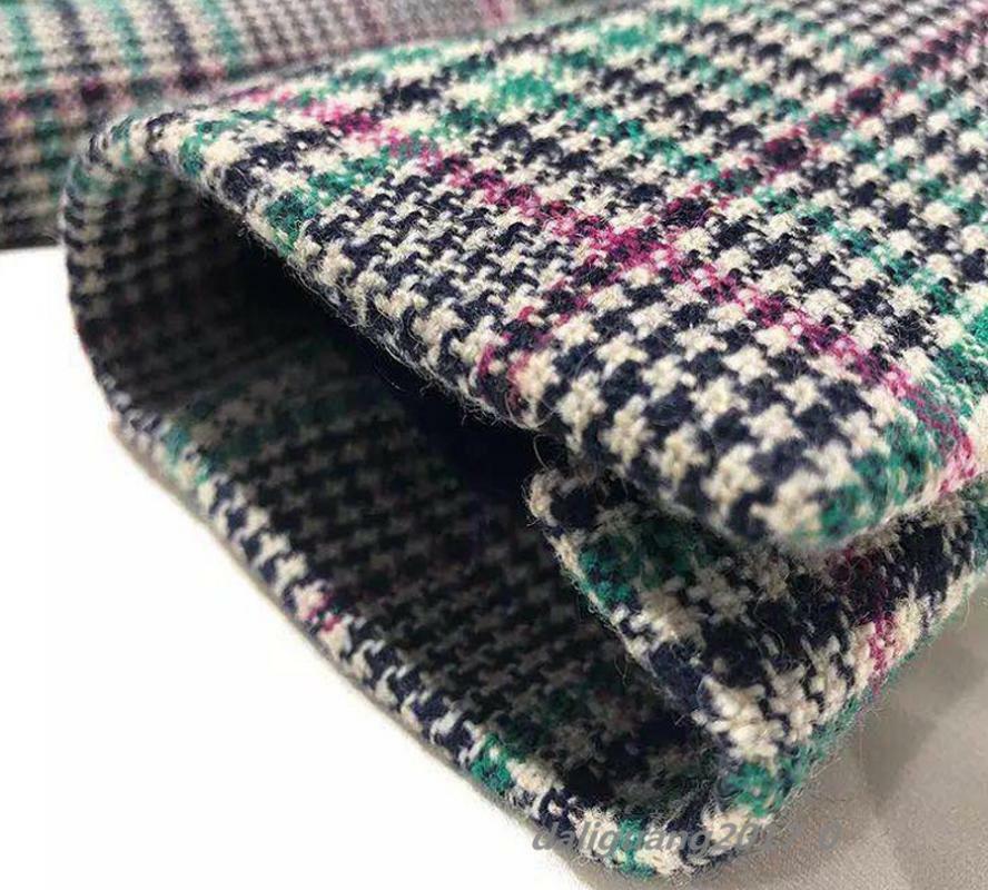 Como viene siendo tradición, doña Letizia ha acompañado a sus hijas en su primer día de colegio y, al igual que otros años, ha querido mostrar su estilo más desenfadado