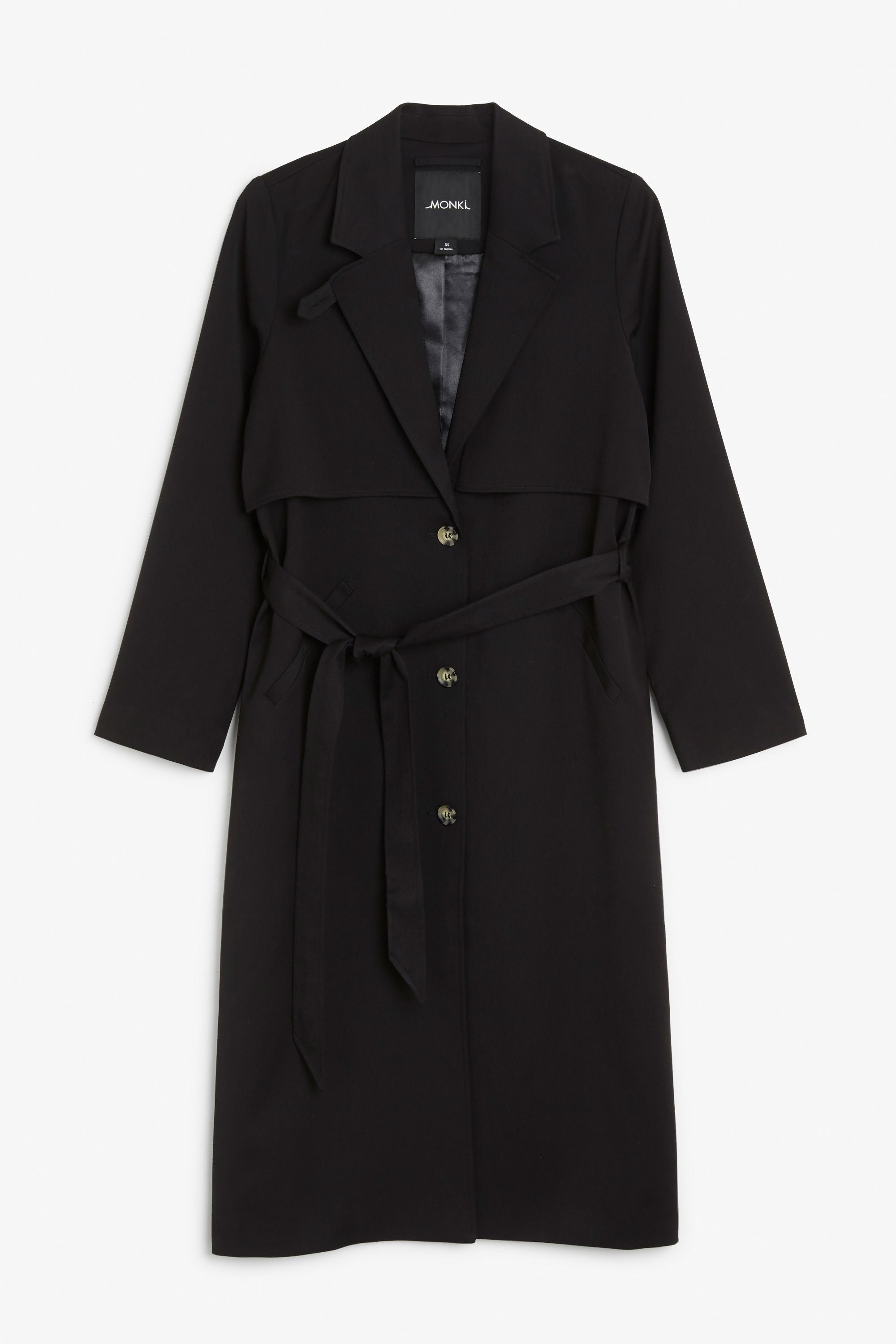 Trench con capelina en color negro, de Monki (60 euros).