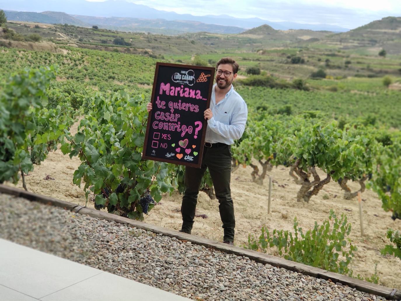 Luis Gabriel Paulín sorprendió a su novia Mariana durante una reciente visita a la popular bodega de Villabuena de Álava