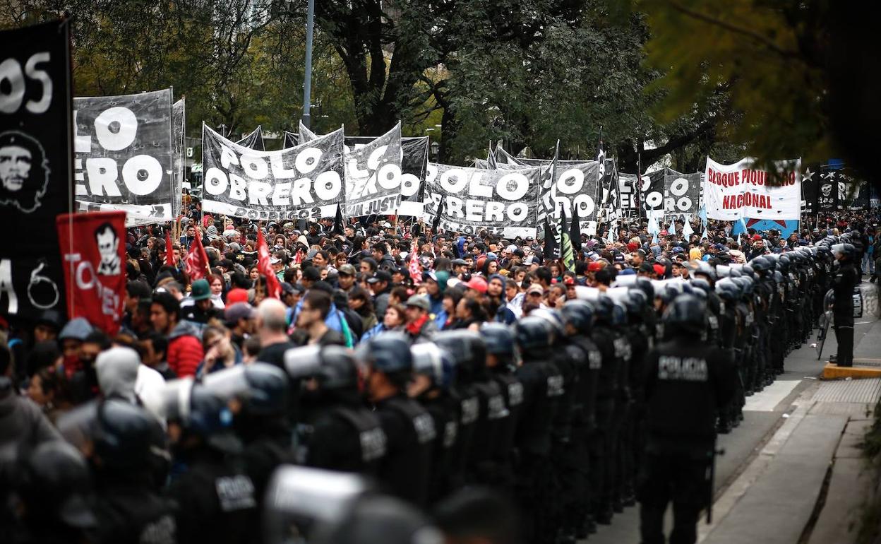 Protestas ante el Congreso argentino. 
