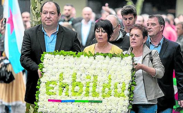 Pernando Barrena, Maddalen Iriarte y Mertxe Aizpurua.