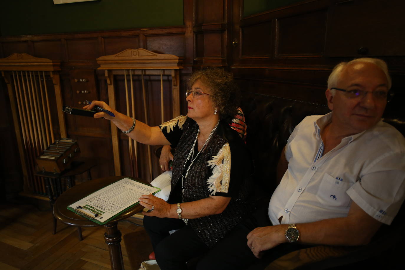 Los participantes en el torneo de billar.