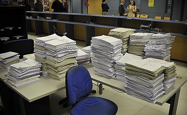 Pila de casos relacionados con cláusulas en los juzgados de Bilbao 