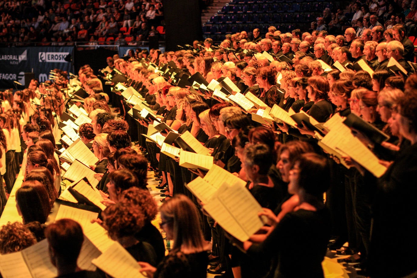 Fotos: &#039;Humanity al Music&#039; el gran espectáculo de la Corporación Mondragón