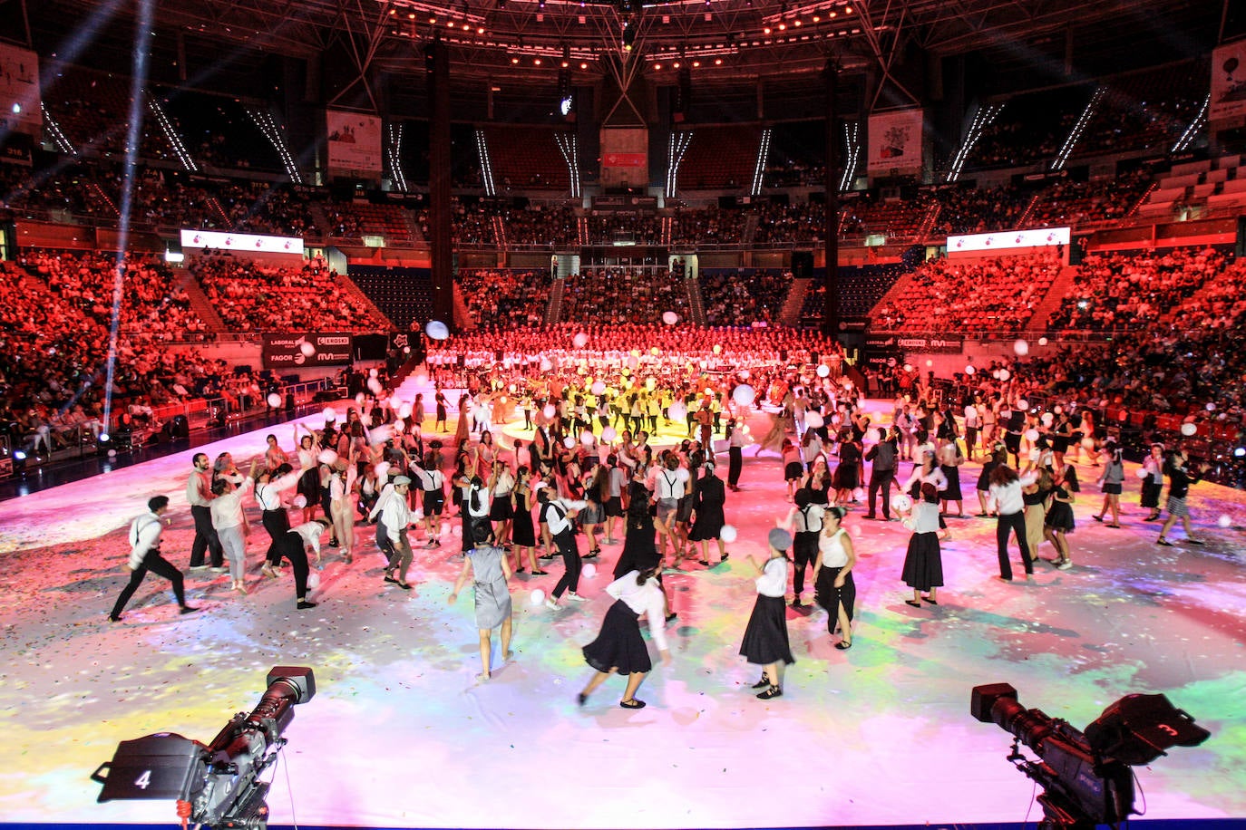 Fotos: &#039;Humanity al Music&#039; el gran espectáculo de la Corporación Mondragón