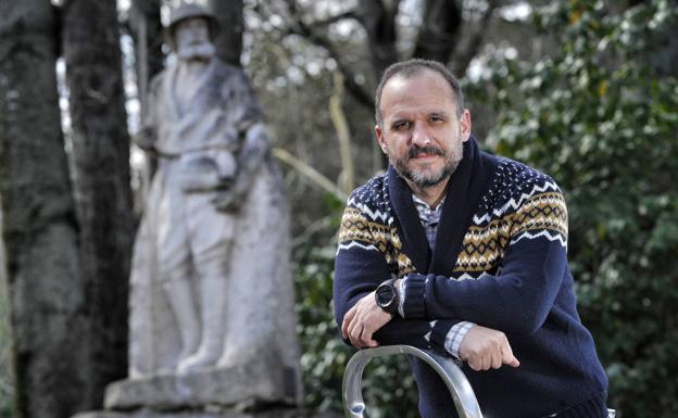 Miguel Gutiérrez Garitano ante Manuel Iradier, uno de sus exploradores de referencia