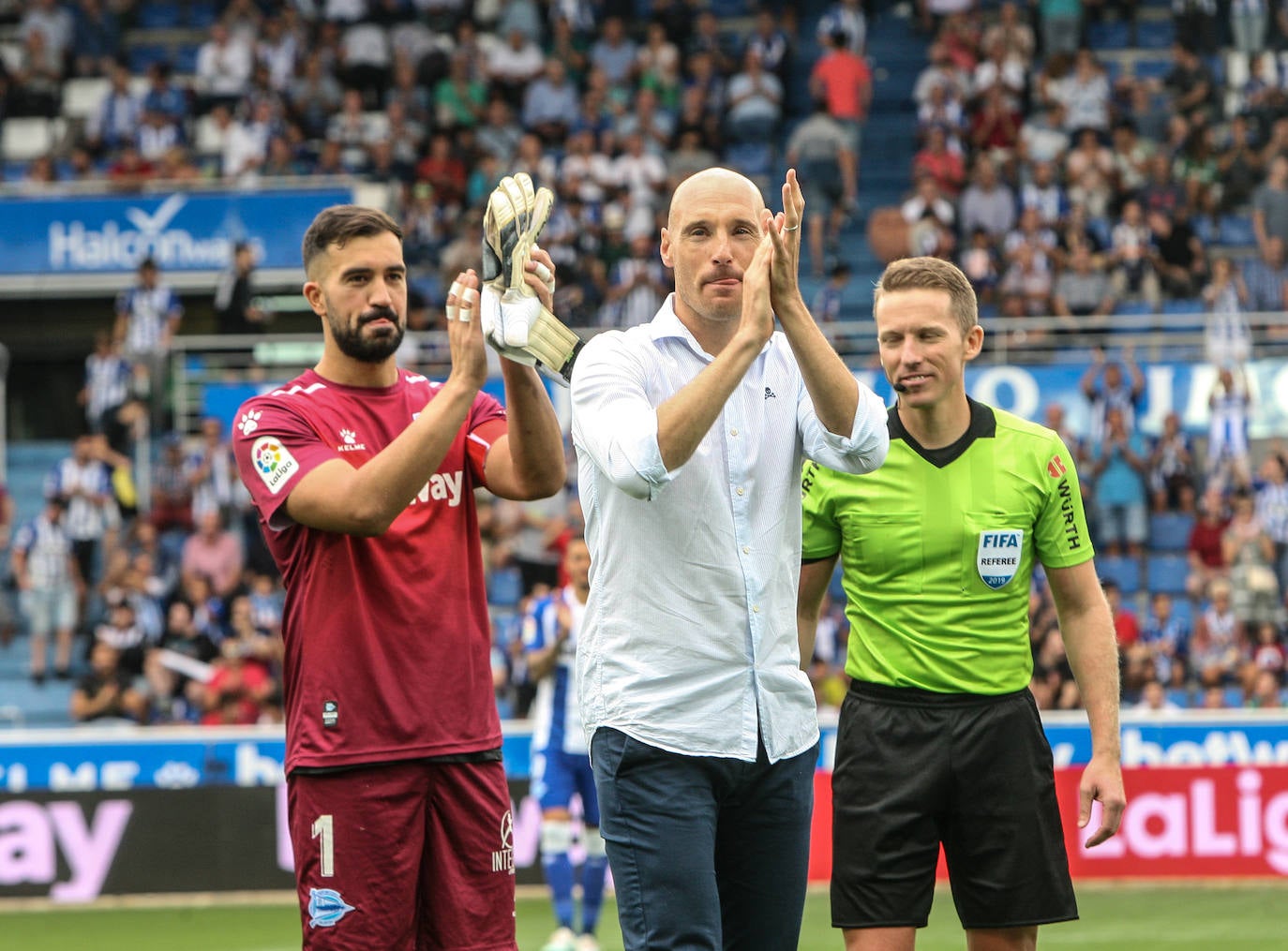 Fotos: Mendizorroza rinde homenaje a Toquero