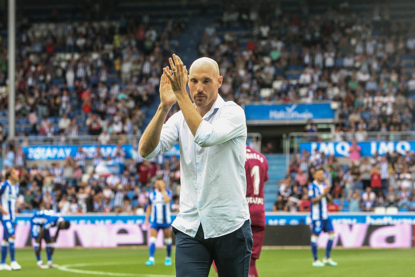 Fotos: Mendizorroza rinde homenaje a Toquero