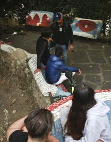 Imagen secundaria 2 - El responsable de la unidad, de ronda por zonas frecuentadas por adolescentes y en el EPA El Carmen.