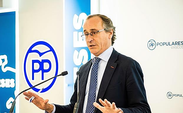 El presidente del PP Vasco Alfonso Alonso en rueda de prensa