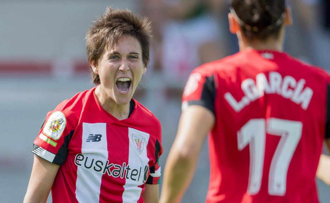 La delantera navarra celebrando efusivamente uno de los tantos anotados el domingo. 