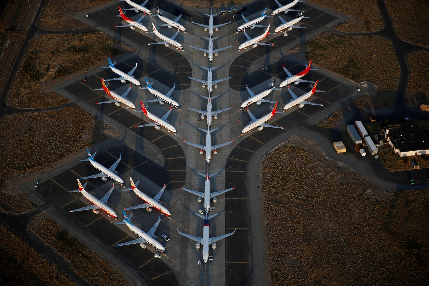 Foto aérea muestra un avión Boeing 737 MAX en las instalaciones de Boeing en el Aeropuerto Internacional del Condado de Grant en Moses Lake, Washington