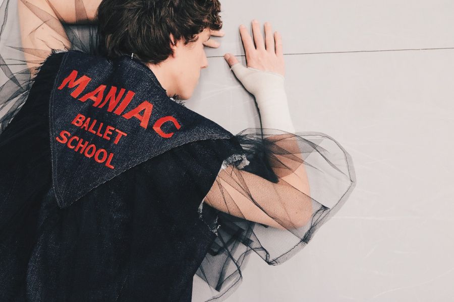 Sonia Fuente es la directora creativa de su firma homónima. Sus colecciones para mujer son cañeras, de estilo noventero y con influencias 'de la calle'