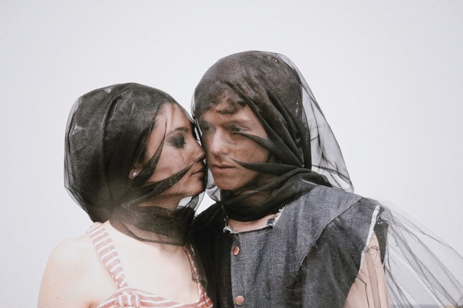 Sonia Fuente es la directora creativa de su firma homónima. Sus colecciones para mujer son cañeras, de estilo noventero y con influencias 'de la calle'