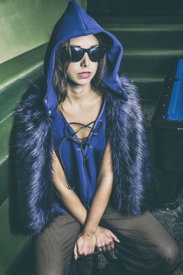 Sonia Fuente es la directora creativa de su firma homónima. Sus colecciones para mujer son cañeras, de estilo noventero y con influencias 'de la calle'