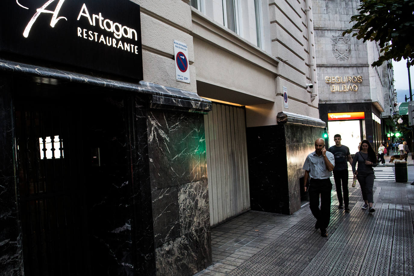 Entrada del restaurante Artagan en el hotel Carlton. 