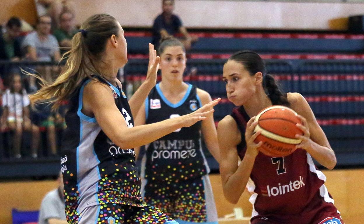 Belén Arrojo durante uno de los partidos de pretemporada del conjunto vizcaíno. 