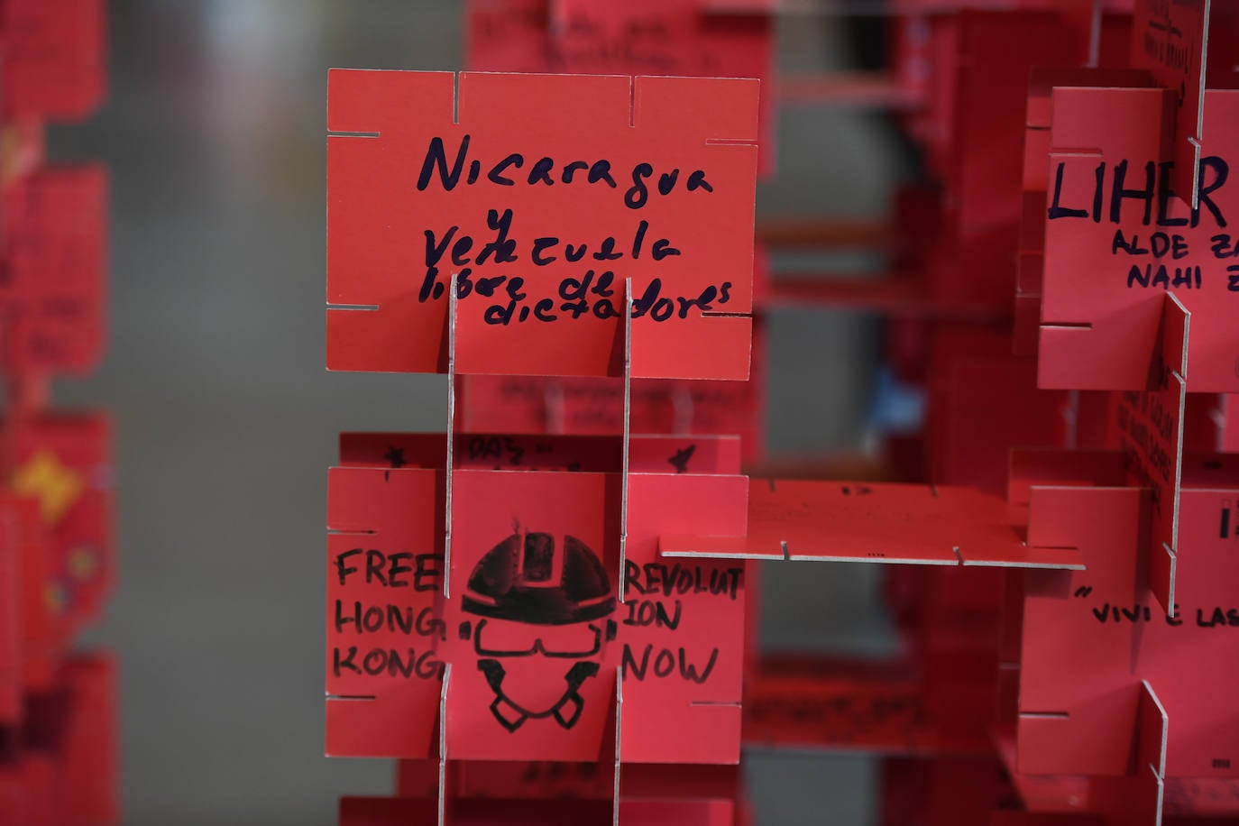 La exposición instalada en la Alhóndiga para promover la creación de ideas.