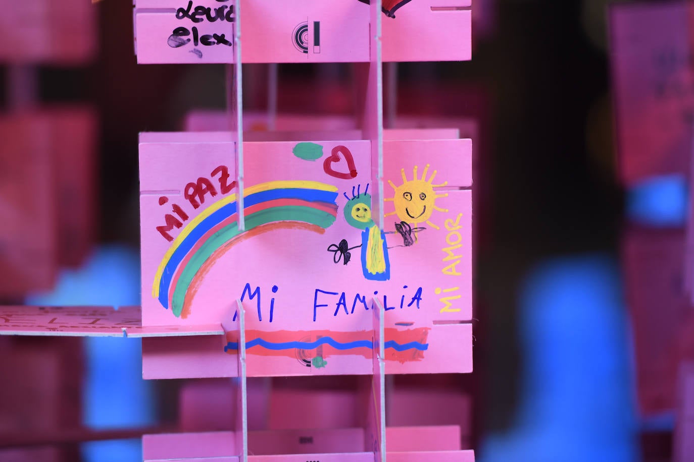 La exposición instalada en la Alhóndiga para promover la creación de ideas.