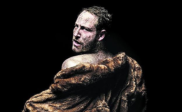 Olivier Dubois es coreógrafo y tiene su propia compañía.