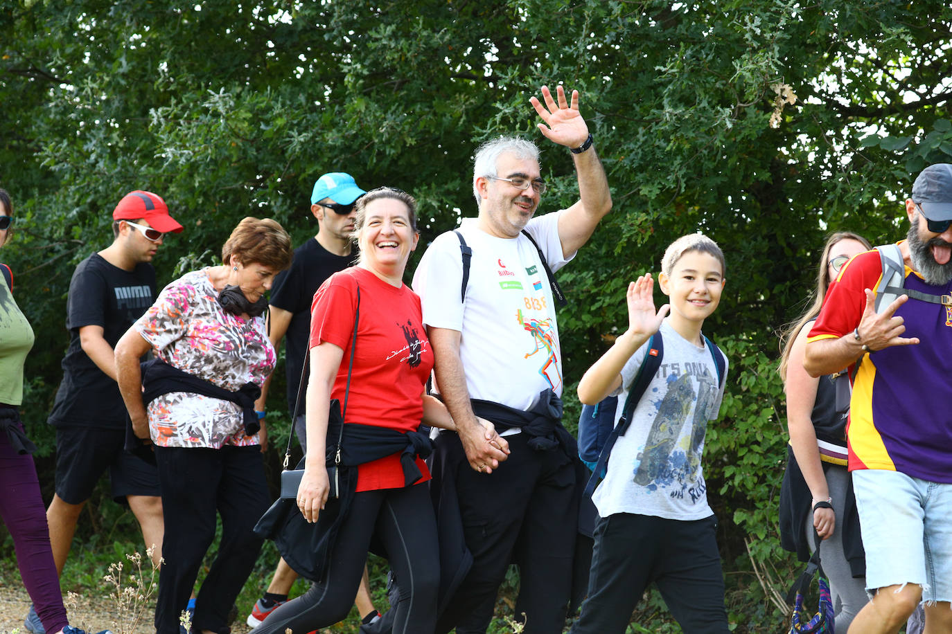 La popular cita ha reunido este año a cerca de dos mil participantes en un recorrido cargado de buen ambiente por el parque de Olárizu. Todo lo recaudado a través de las inscripciones para esta prueba que nació en 2012, coincidiendo con el reinado de Vitoria como 'Green Capital', irá destinado a la agencia de colocación de parados que Cáritas tiene en el barrio de Zaramaga.