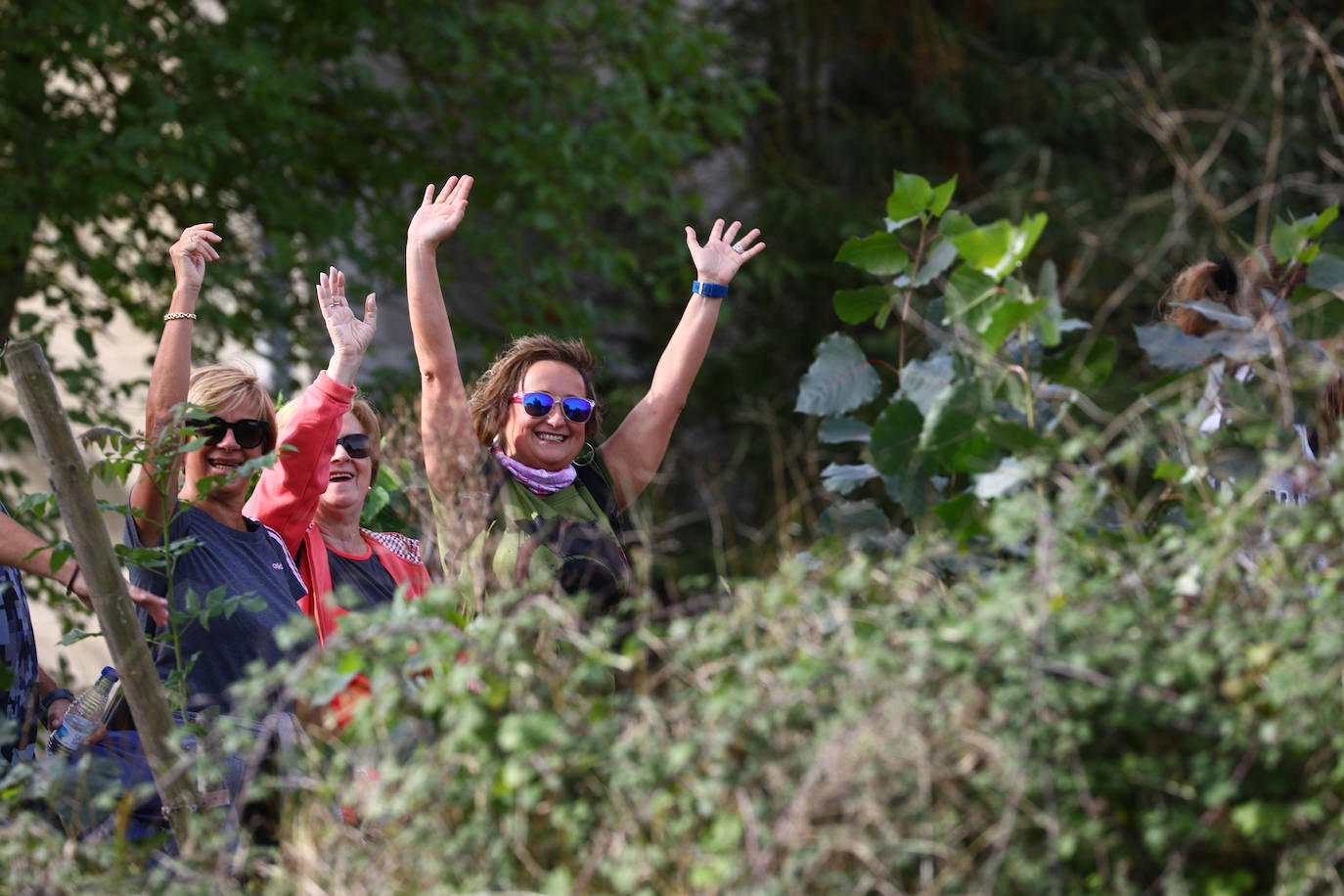 La popular cita ha reunido este año a cerca de dos mil participantes en un recorrido cargado de buen ambiente por el parque de Olárizu. Todo lo recaudado a través de las inscripciones para esta prueba que nació en 2012, coincidiendo con el reinado de Vitoria como 'Green Capital', irá destinado a la agencia de colocación de parados que Cáritas tiene en el barrio de Zaramaga.