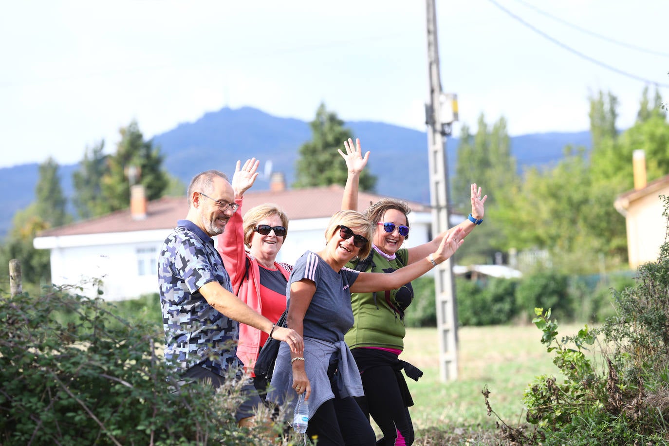 La popular cita ha reunido este año a cerca de dos mil participantes en un recorrido cargado de buen ambiente por el parque de Olárizu. Todo lo recaudado a través de las inscripciones para esta prueba que nació en 2012, coincidiendo con el reinado de Vitoria como 'Green Capital', irá destinado a la agencia de colocación de parados que Cáritas tiene en el barrio de Zaramaga.