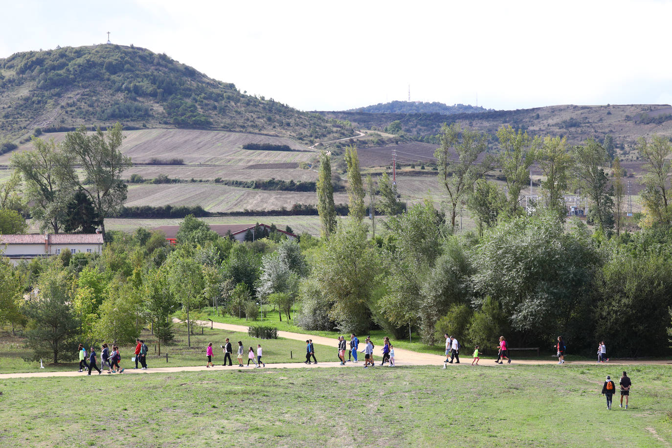 La popular cita ha reunido este año a cerca de dos mil participantes en un recorrido cargado de buen ambiente por el parque de Olárizu. Todo lo recaudado a través de las inscripciones para esta prueba que nació en 2012, coincidiendo con el reinado de Vitoria como 'Green Capital', irá destinado a la agencia de colocación de parados que Cáritas tiene en el barrio de Zaramaga.