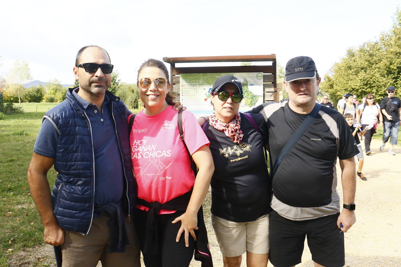 La popular cita ha reunido este año a cerca de dos mil participantes en un recorrido cargado de buen ambiente por el parque de Olárizu. Todo lo recaudado a través de las inscripciones para esta prueba que nació en 2012, coincidiendo con el reinado de Vitoria como 'Green Capital', irá destinado a la agencia de colocación de parados que Cáritas tiene en el barrio de Zaramaga.