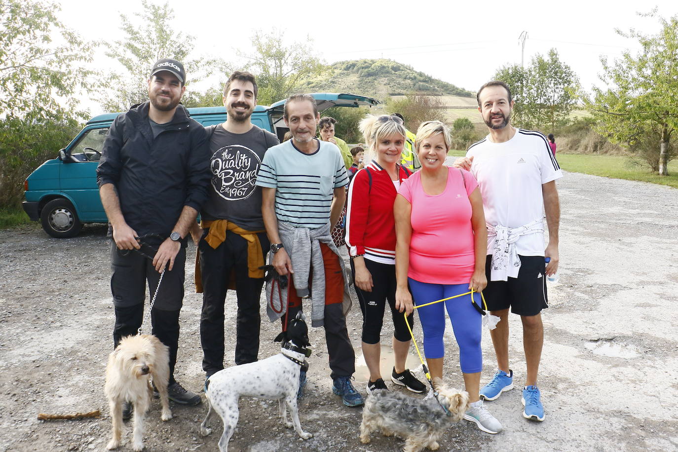 La popular cita ha reunido este año a cerca de dos mil participantes en un recorrido cargado de buen ambiente por el parque de Olárizu. Todo lo recaudado a través de las inscripciones para esta prueba que nació en 2012, coincidiendo con el reinado de Vitoria como 'Green Capital', irá destinado a la agencia de colocación de parados que Cáritas tiene en el barrio de Zaramaga.