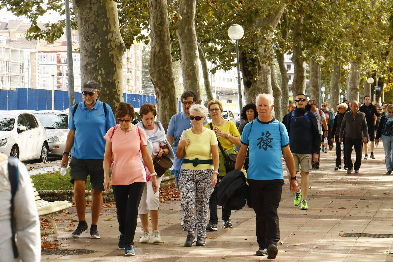 La popular cita ha reunido este año a cerca de dos mil participantes en un recorrido cargado de buen ambiente por el parque de Olárizu. Todo lo recaudado a través de las inscripciones para esta prueba que nació en 2012, coincidiendo con el reinado de Vitoria como 'Green Capital', irá destinado a la agencia de colocación de parados que Cáritas tiene en el barrio de Zaramaga.