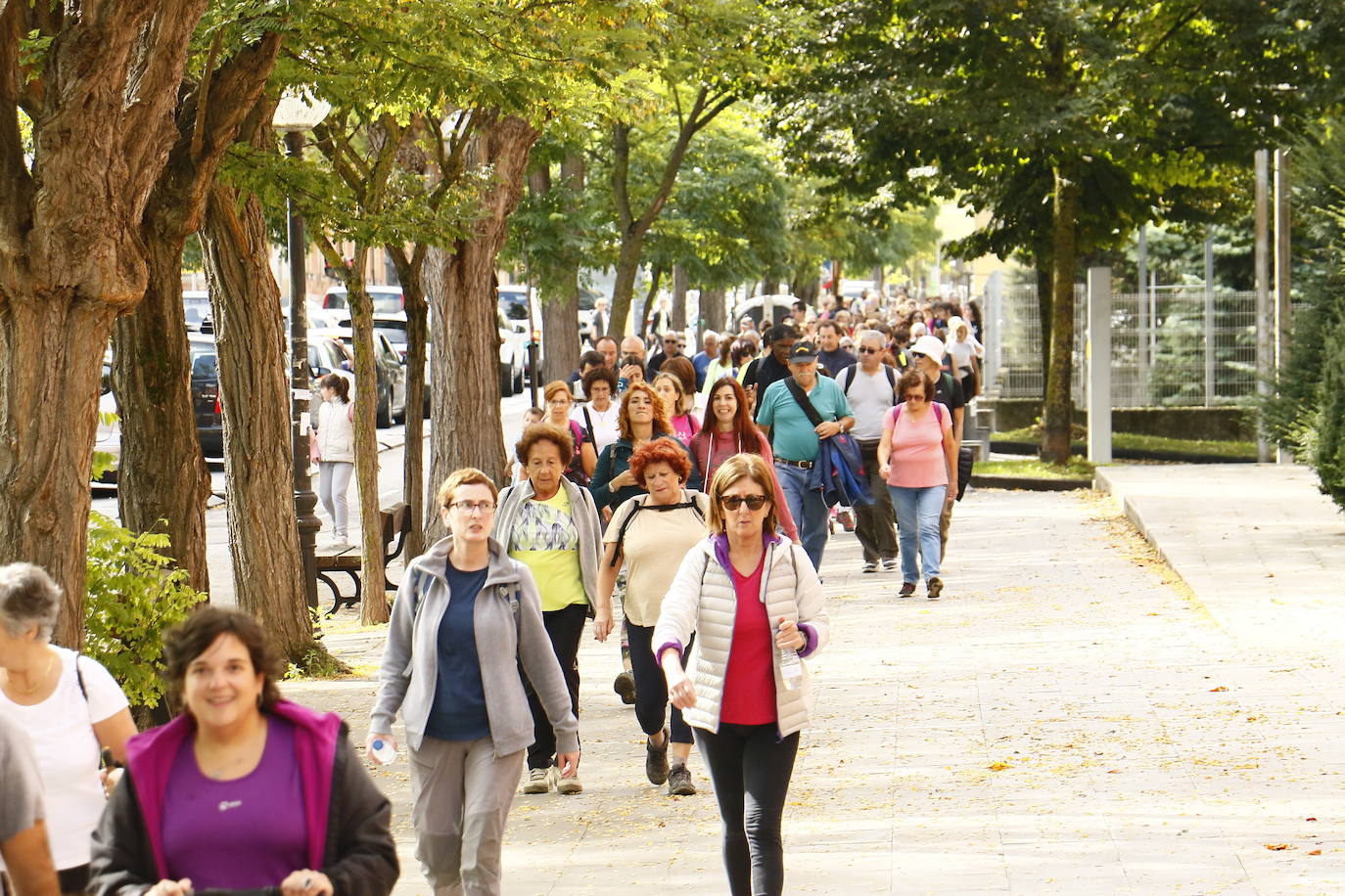 La popular cita ha reunido este año a cerca de dos mil participantes en un recorrido cargado de buen ambiente por el parque de Olárizu. Todo lo recaudado a través de las inscripciones para esta prueba que nació en 2012, coincidiendo con el reinado de Vitoria como 'Green Capital', irá destinado a la agencia de colocación de parados que Cáritas tiene en el barrio de Zaramaga.