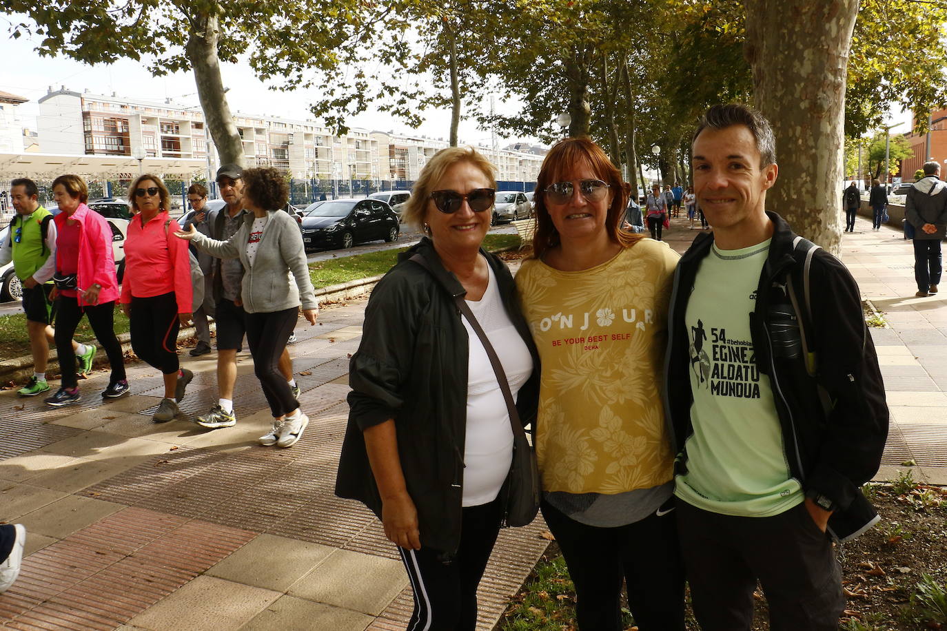 La popular cita ha reunido este año a cerca de dos mil participantes en un recorrido cargado de buen ambiente por el parque de Olárizu. Todo lo recaudado a través de las inscripciones para esta prueba que nació en 2012, coincidiendo con el reinado de Vitoria como 'Green Capital', irá destinado a la agencia de colocación de parados que Cáritas tiene en el barrio de Zaramaga.