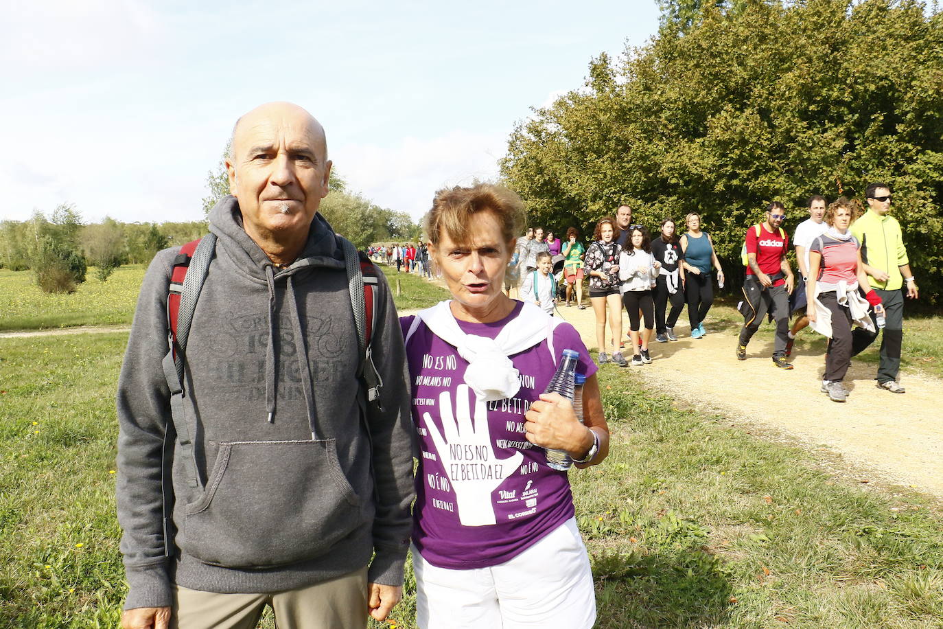 La popular cita ha reunido este año a cerca de dos mil participantes en un recorrido cargado de buen ambiente por el parque de Olárizu. Todo lo recaudado a través de las inscripciones para esta prueba que nació en 2012, coincidiendo con el reinado de Vitoria como 'Green Capital', irá destinado a la agencia de colocación de parados que Cáritas tiene en el barrio de Zaramaga.