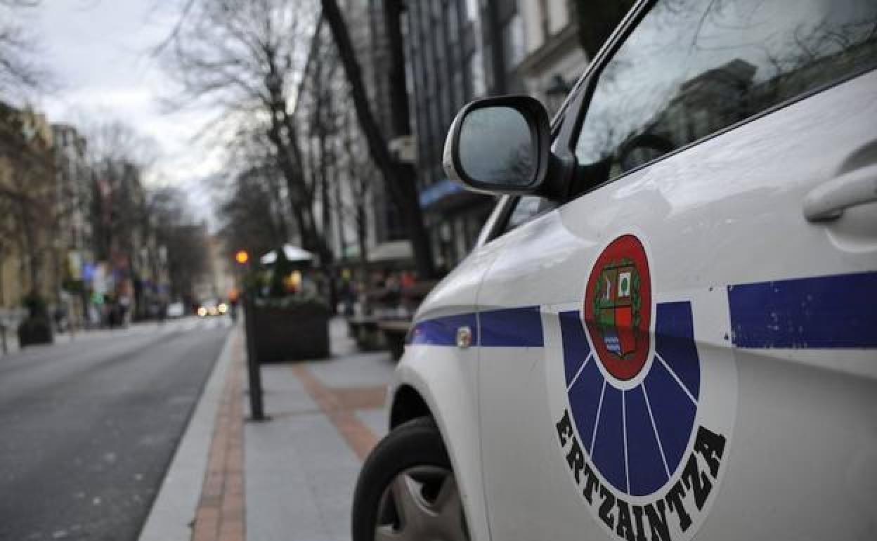 Amenazan con un cuchillo a un conductor a la salida del garaje de su vivienda en Bilbao