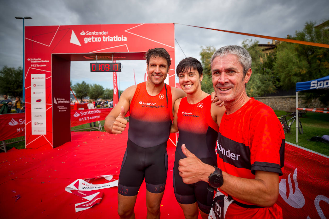 Fotos: Martín Fiz gana el Santander Getxo Triatloia junto a Eider Fuentes y Eneko van Horenbeke