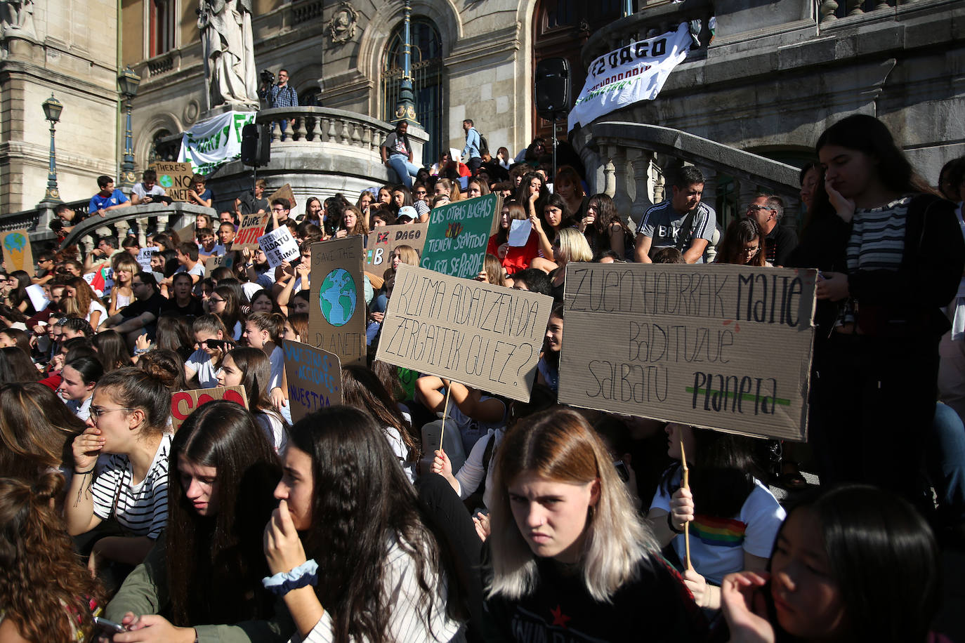 Fotos: Los estudiantes vizcaínos se manifiestan contra el cambio climático