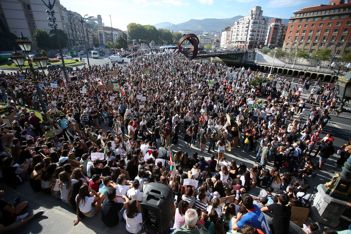 Fotos: Los estudiantes vizcaínos se manifiestan contra el cambio climático