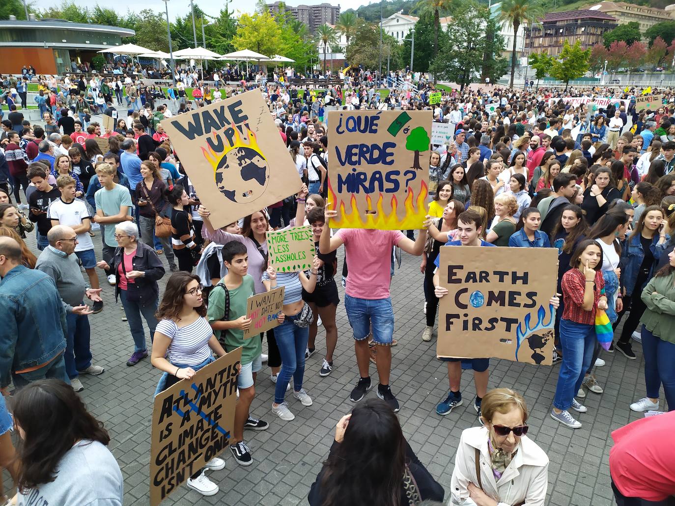 Fotos: Los estudiantes vizcaínos se manifiestan contra el cambio climático