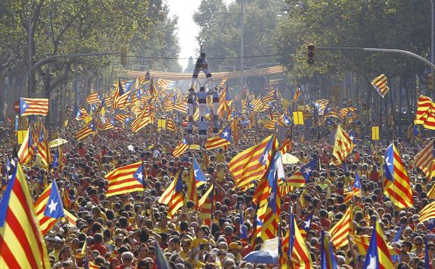 Multitudinaria concentración a favor de la independencia de Cataluña en la Gran Via de Barcelona durante la celebración de la Diada