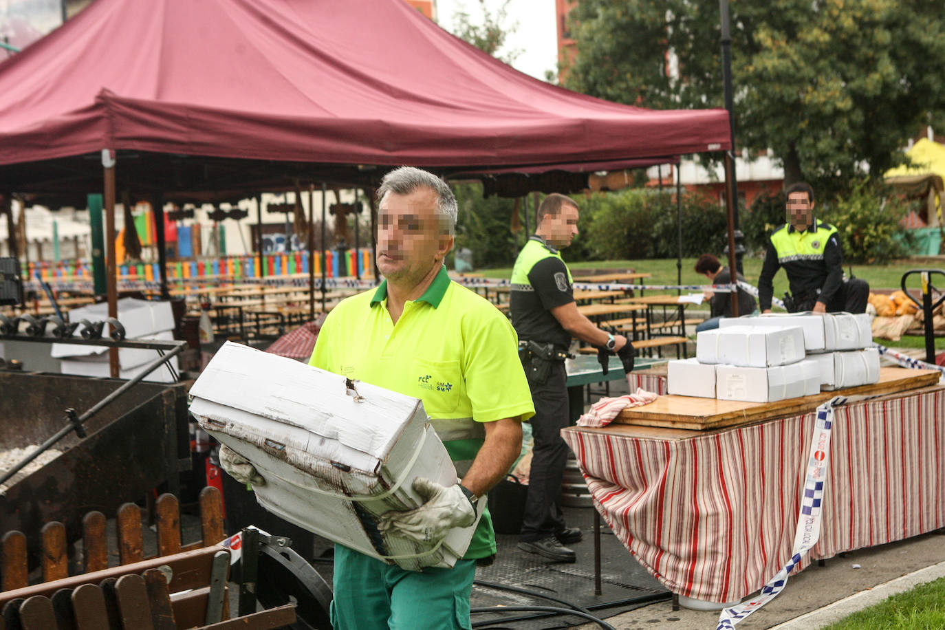 Fotos: La Policía Local clausura un puesto del Mercado Medieval