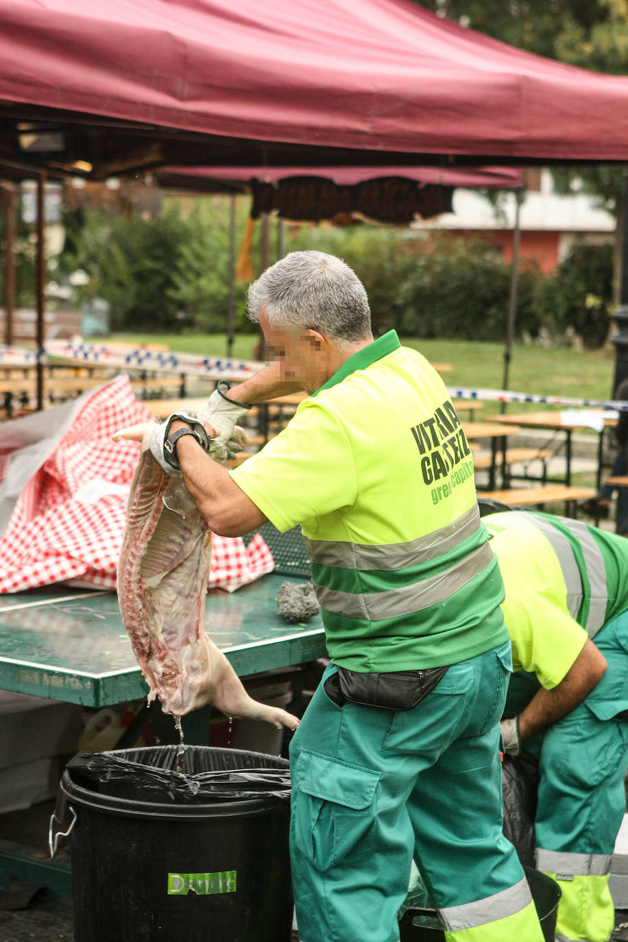 Fotos: La Policía Local clausura un puesto del Mercado Medieval